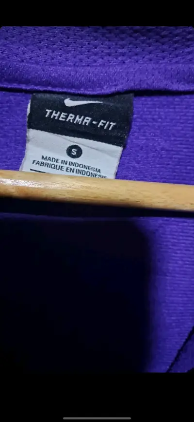 Chaqueta deportiva morada con capucha - miniatura 3