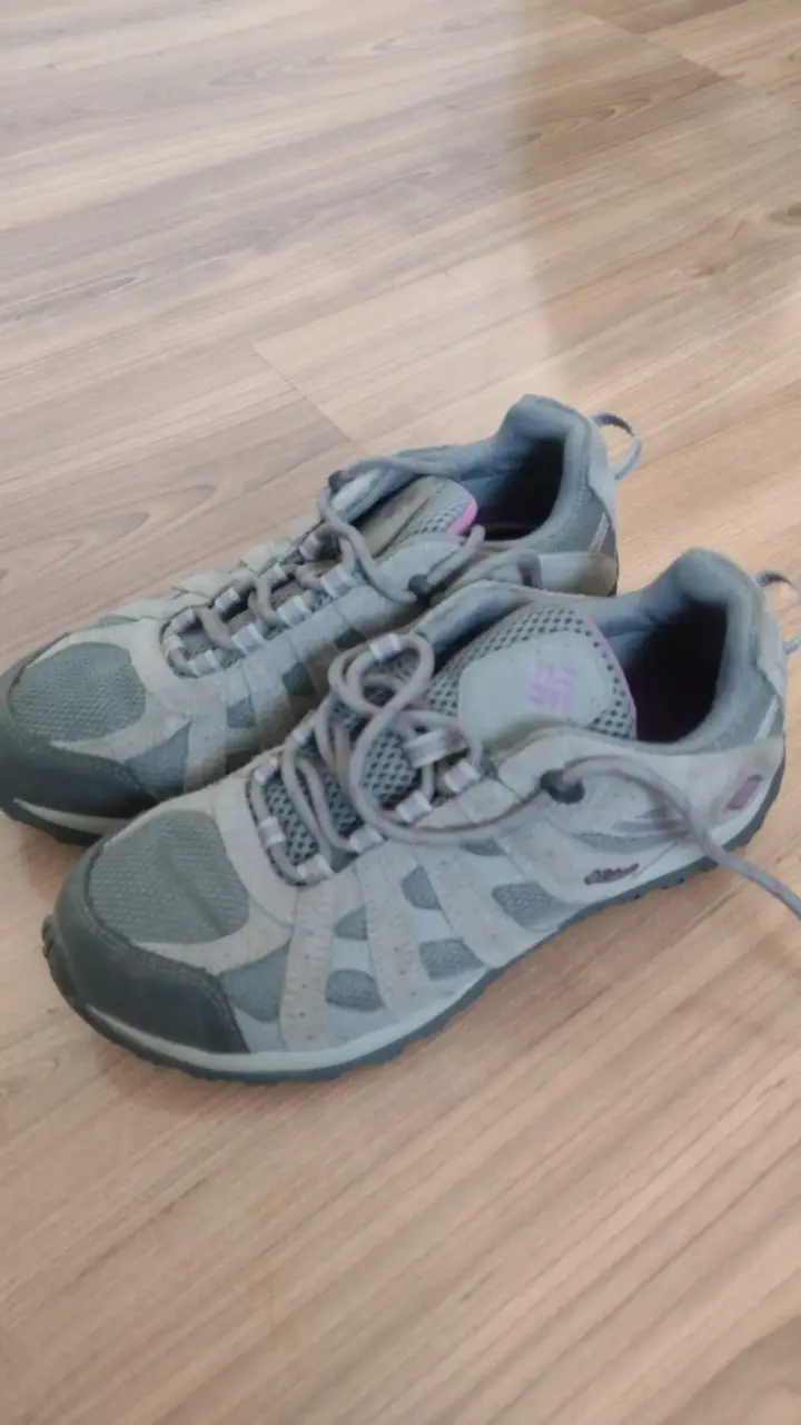 Zapatillas de trekking grises