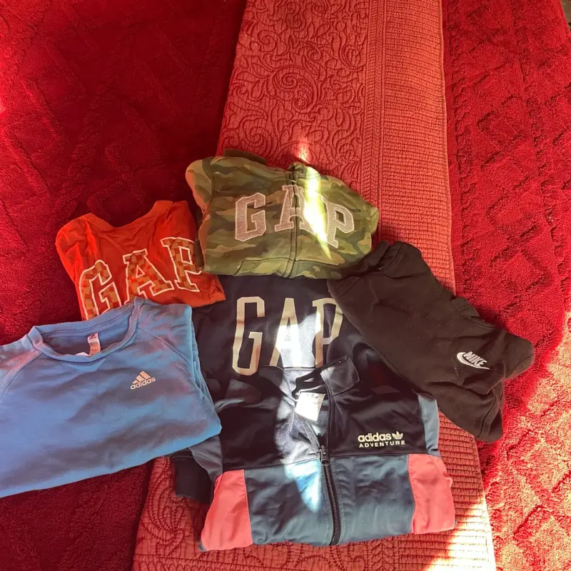 Pack polerones y camisetas variadas
