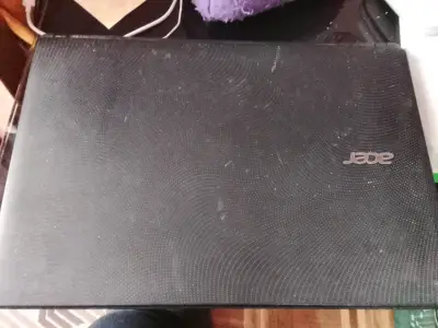 Notebook Acer negro usado - miniatura 1
