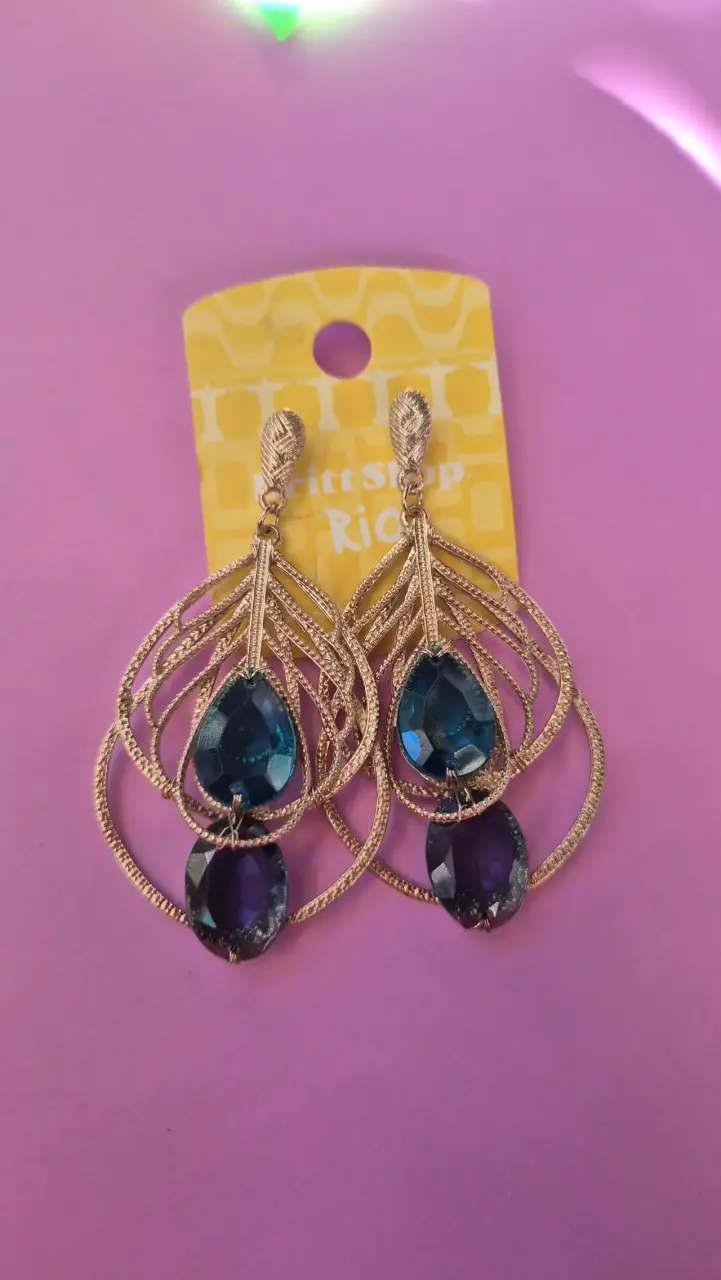 Aros dorados con gemas azules