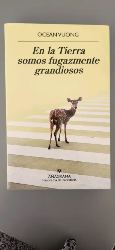 Libro 'En la Tierra somos fugazmente grandiosos' - miniatura 1
