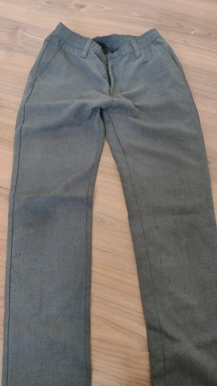 Pantalón gris escolar
