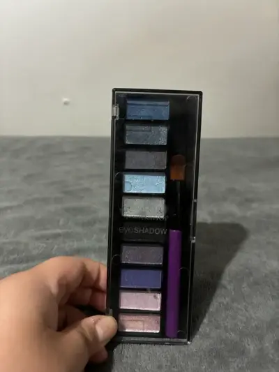 Set maquillaje (Sombra de ojos, labiales y rubor)] - miniatura 1