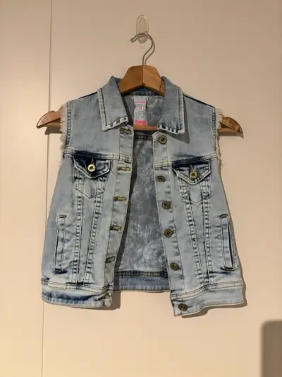 Chaqueta de mezclilla sin mangas - miniatura 1