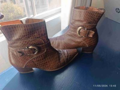 Botas, - miniatura 1