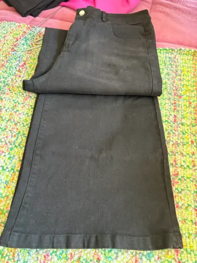 Jeans negro elásticado - miniatura 1