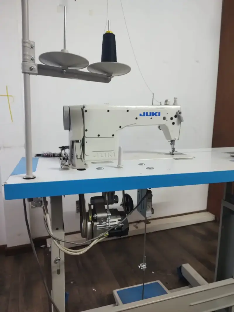 Maquina de Coser Recta Industrial - 1