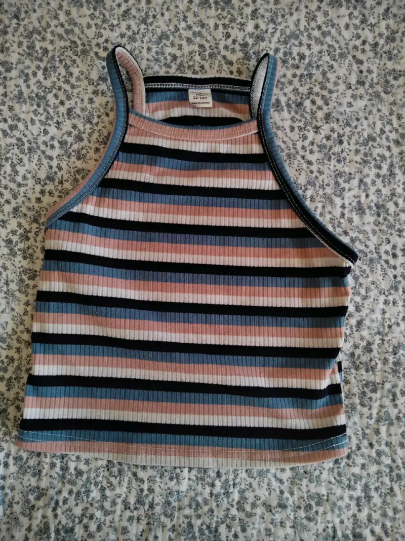 polera pegada corta
