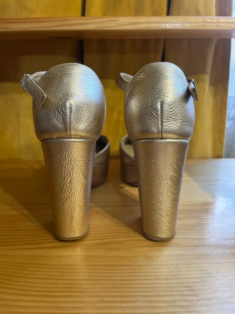 Zapatos Connie Zilber Classic dorados 37 - 4