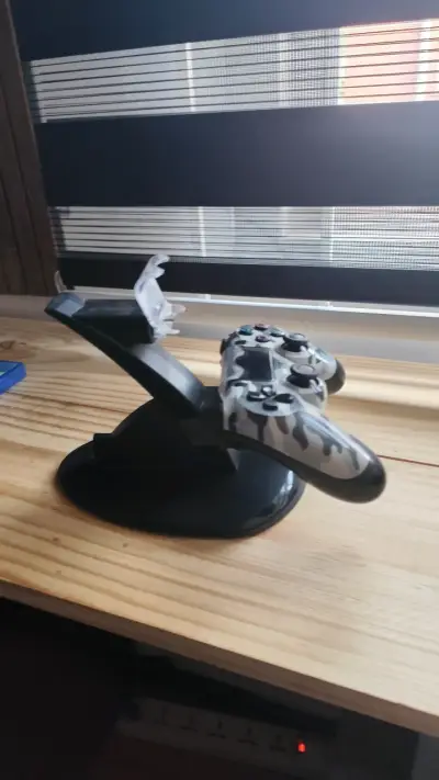 Playstation 4 Slim con mando y cargador - miniatura 6
