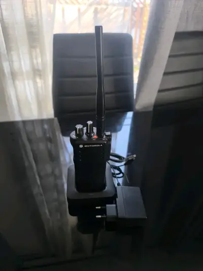 Radio Motorola 8050E - miniatura 1