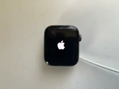 Apple Watch SE 44mm Space Grey - miniatura 2