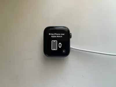 Apple Watch SE 44mm Space Grey - miniatura 3