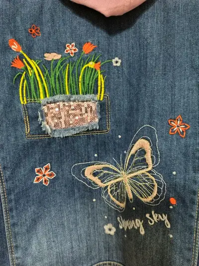 Chaqueta mezclilla niña - con apliques y bordados - miniatura 3