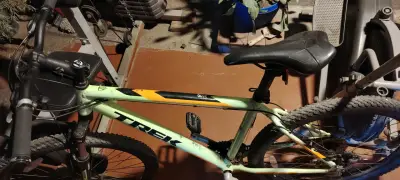 Vendo bicicleta aro 26 marca trek - miniatura 1