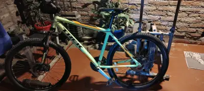 Vendo bicicleta aro 26 marca trek - miniatura 2