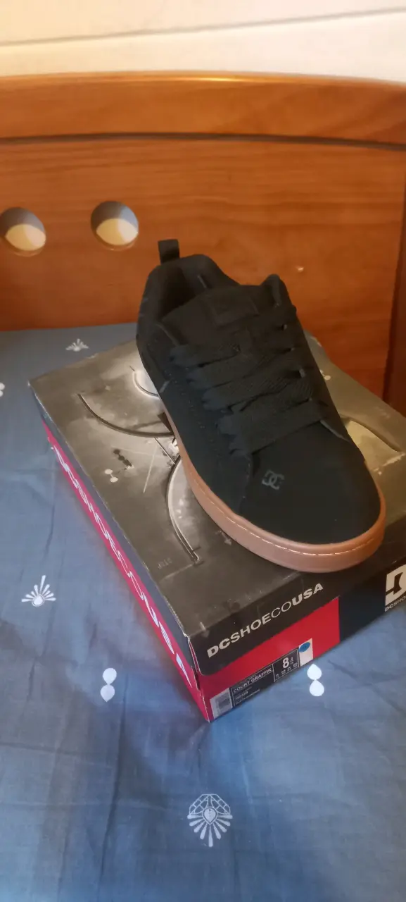 Zapatillas DC número 40.5 original y nuevas - 2