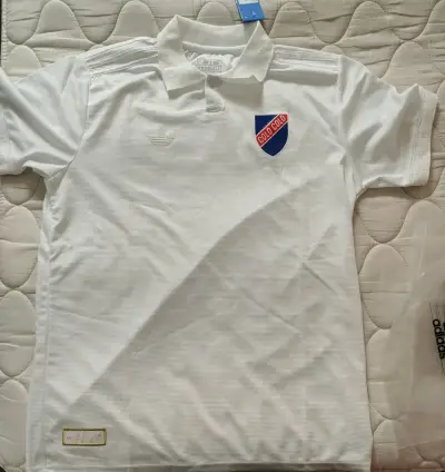 Camiseta bicentenario de colo colo - miniatura 1