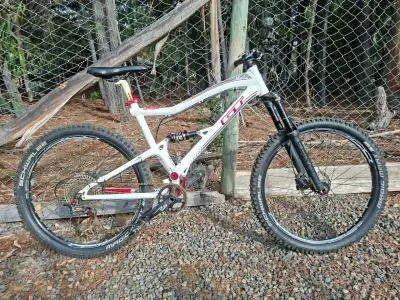 Vendo bicicleta MTB marca GT SENSOR 1.0 - miniatura 1