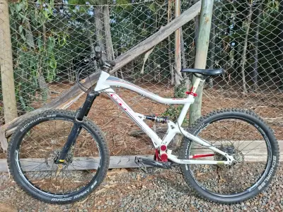 Vendo bicicleta MTB marca GT SENSOR 1.0 - miniatura 2