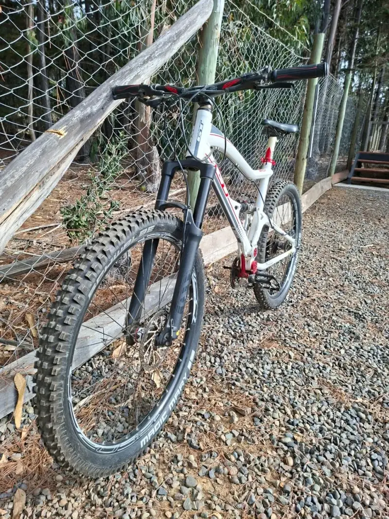 Vendo bicicleta MTB marca GT SENSOR 1.0 - 3