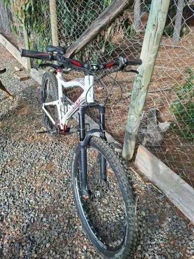 Vendo bicicleta MTB marca GT SENSOR 1.0 - miniatura 4
