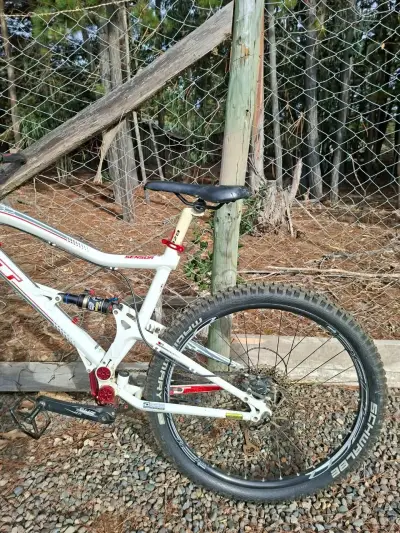 Vendo bicicleta MTB marca GT SENSOR 1.0 - miniatura 5