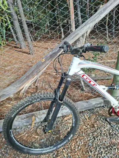 Vendo bicicleta MTB marca GT SENSOR 1.0 - miniatura 6