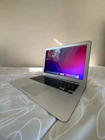 MacBook Air 13” 2017, 8 GB RAM, 128 GB - miniatura 1