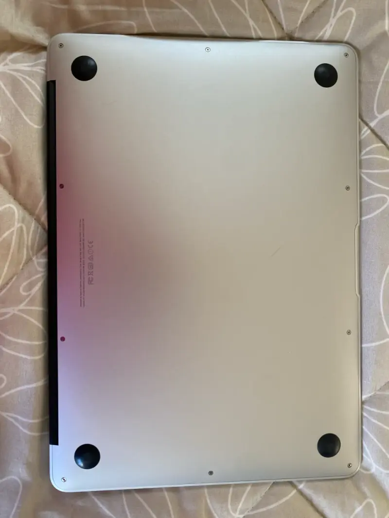 MacBook Air 13” 2017, 8 GB RAM, 128 GB - 4