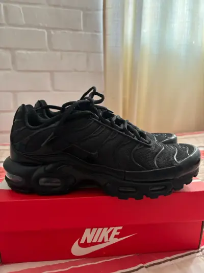 Zapatillas nike tn negras - miniatura 1