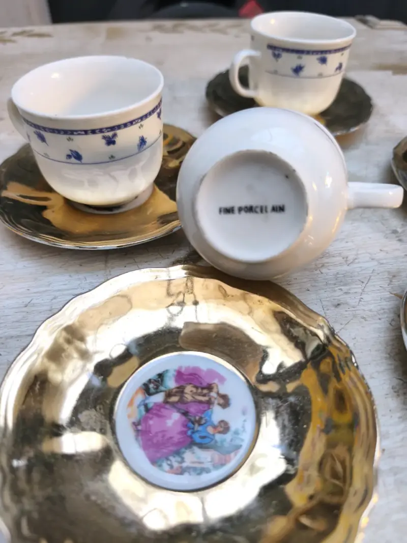 Juego de tasas de porcelana - 1