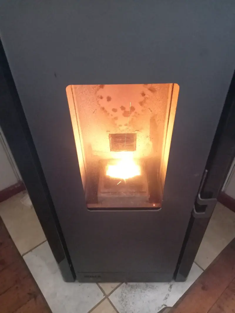 Estufa a pellet con cañones - 1