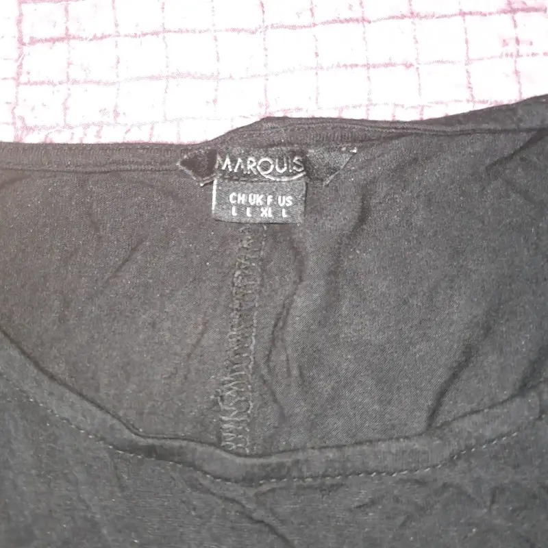 Polera negra ancha tela elasticada - 2