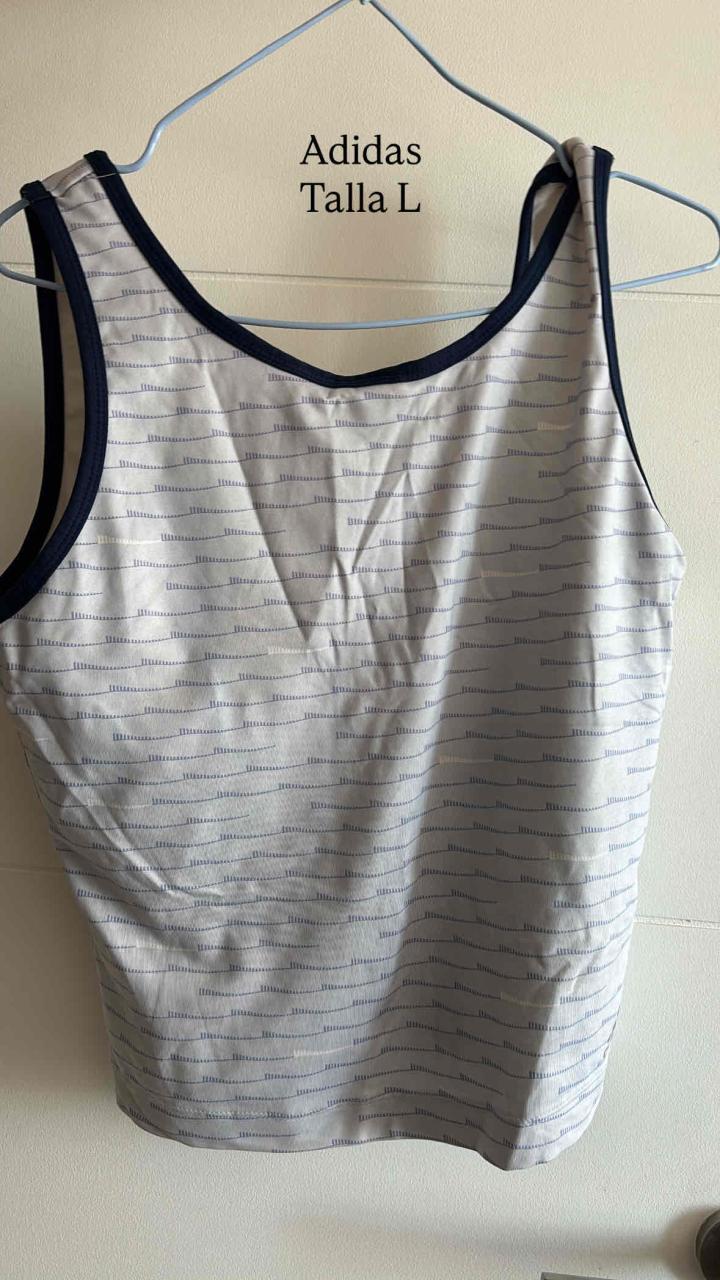 Polera deportiva Adidas