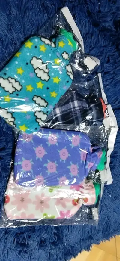 Pijama de algodón ,gorritos, guateros y botitas - miniatura 3