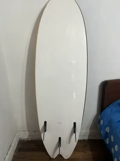 Tabla de surf color naranja y negro - miniatura 3