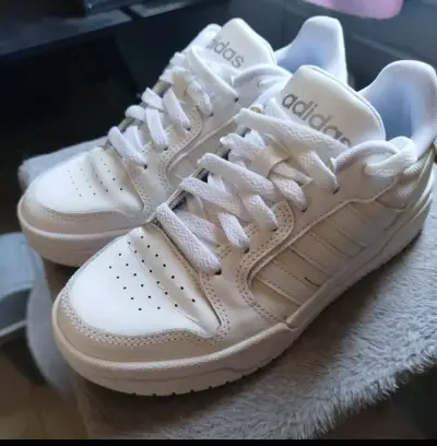 Vendo zapatillas Adidas ENTRAP - miniatura 1