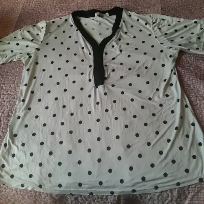 Polera blanca con lunares - miniatura 1