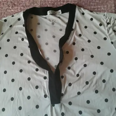 Polera blanca con lunares - miniatura 2