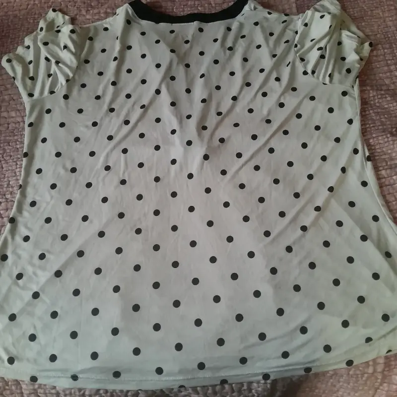 Polera blanca con lunares - 4