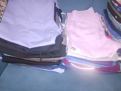 Lote de ropa clínica 124 piezas - miniatura 5