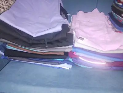 Lote de ropa clínica 124 piezas - miniatura 6