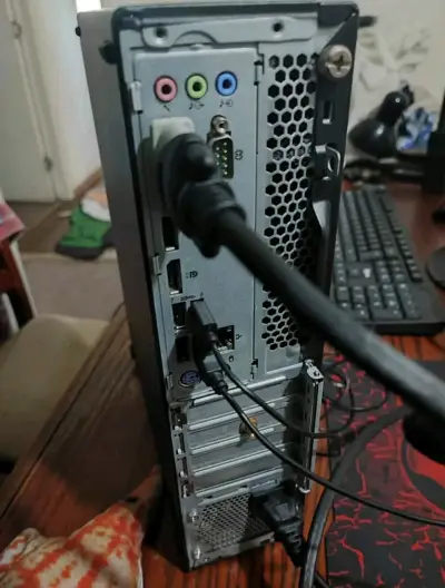 Computadora Lenovo Thinkcenter work station m715s - miniatura 1