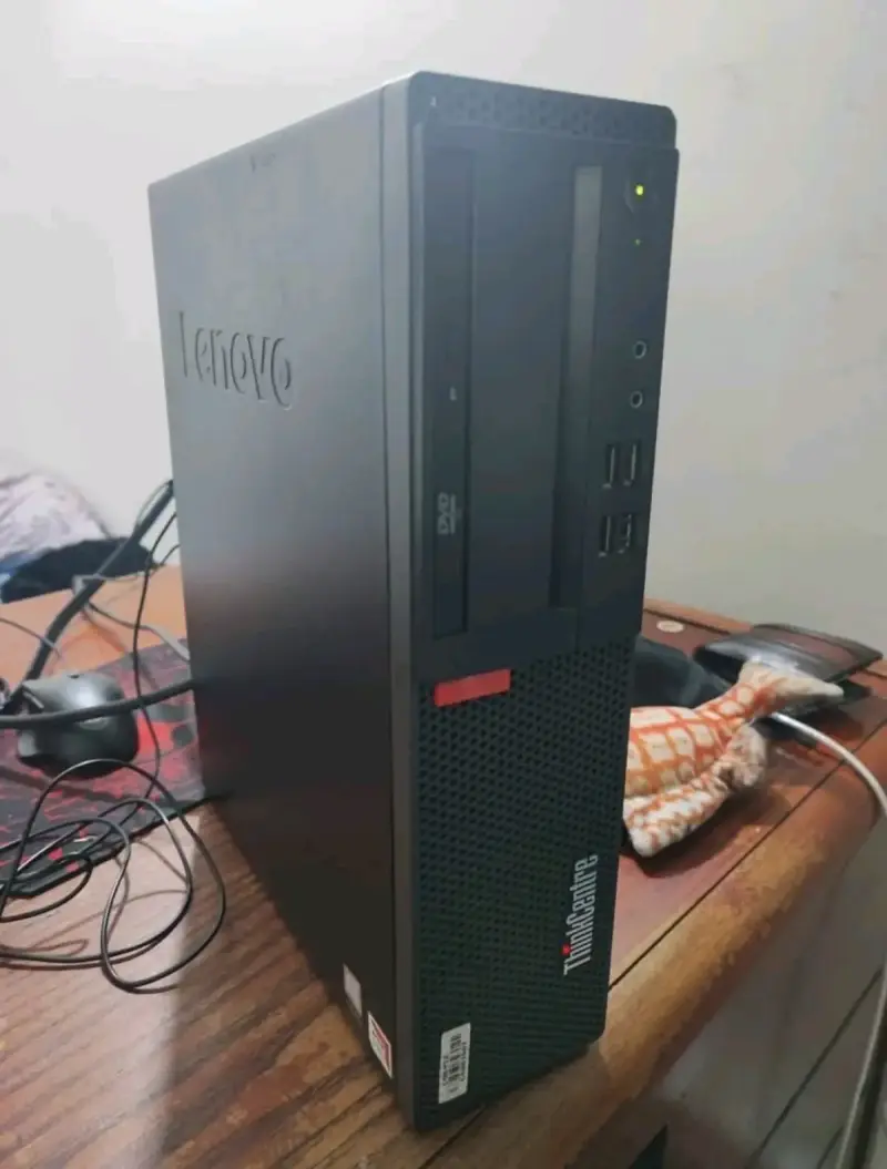 Computadora Lenovo Thinkcenter work station m715s - 4