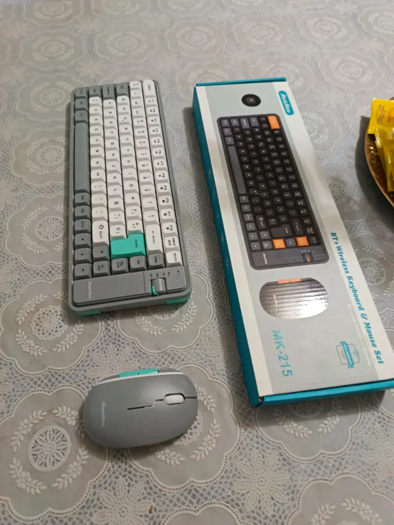 Teclado y mause inalambrico - 1
