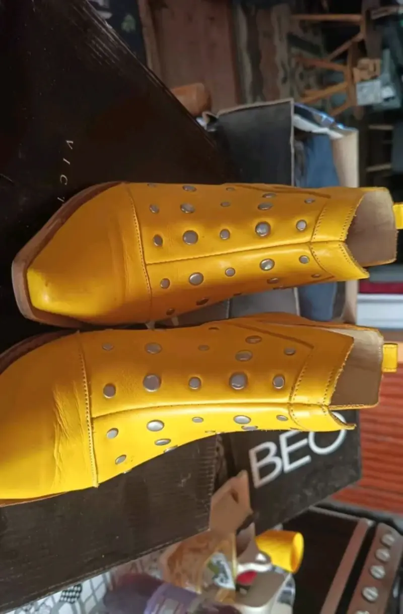 Botas amarillas - 1