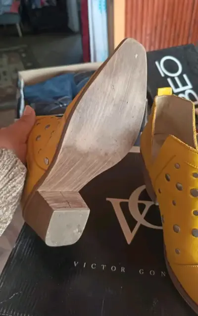 Botas amarillas - miniatura 3