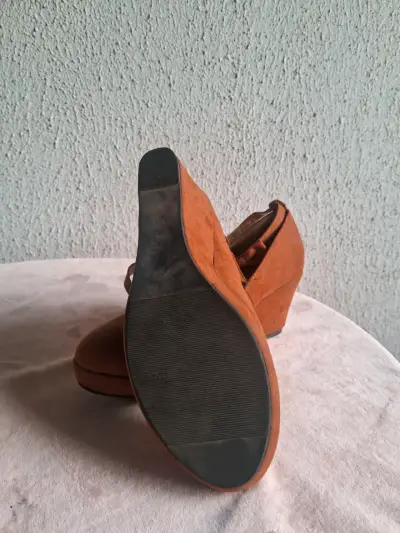 Zapatos de gamuza café tabaco NUEVOS - miniatura 2